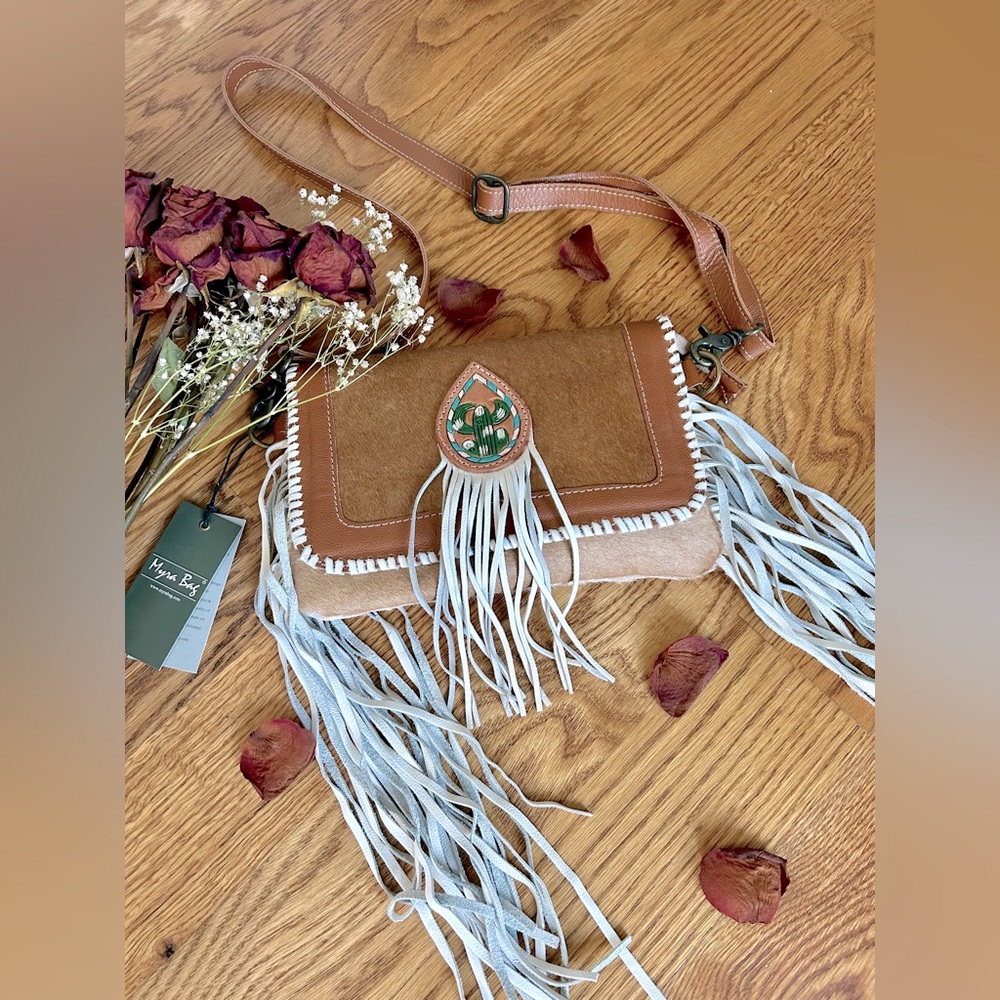 Western Cross Body Bag
NEW WITH TAGS